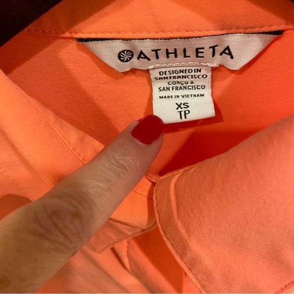 Athleta XS sleeveless button up blouse with collar - Picture 2 of 6